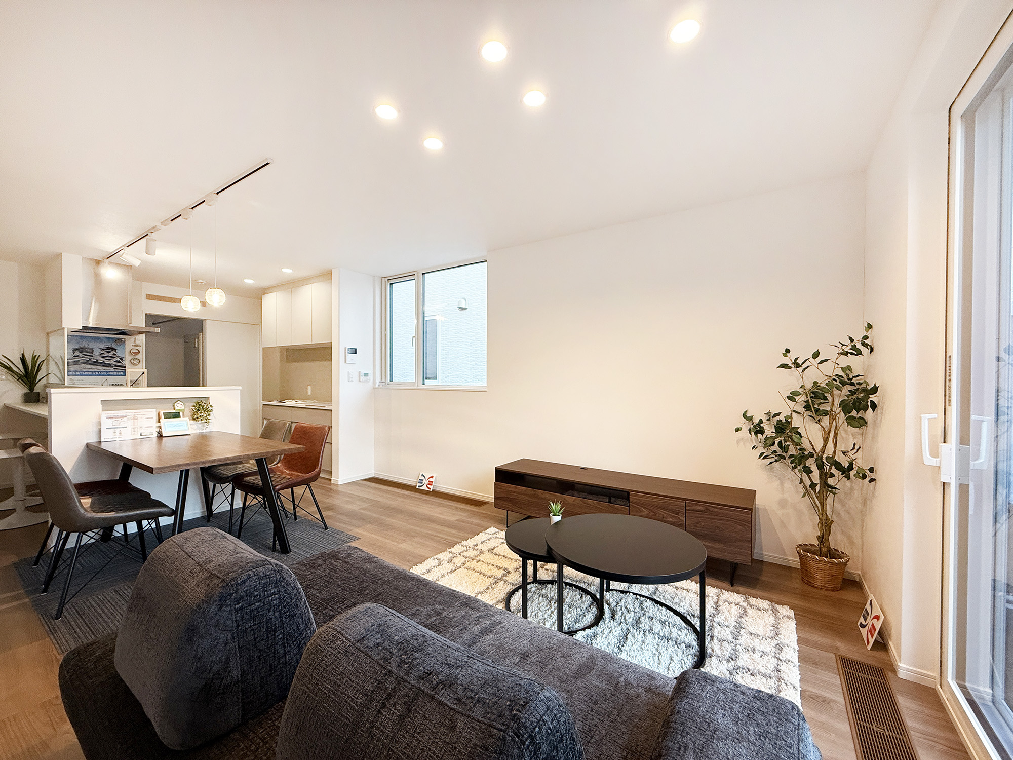 リビング 家具付き!