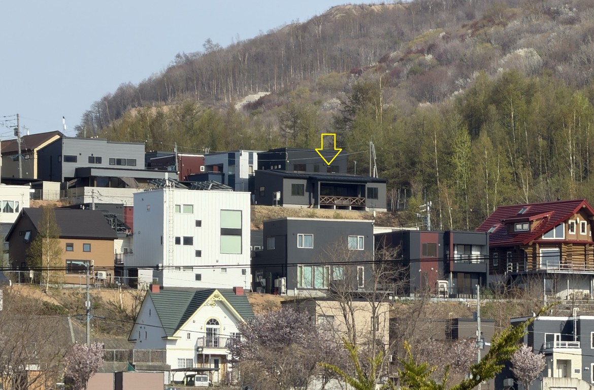高台に位置しています