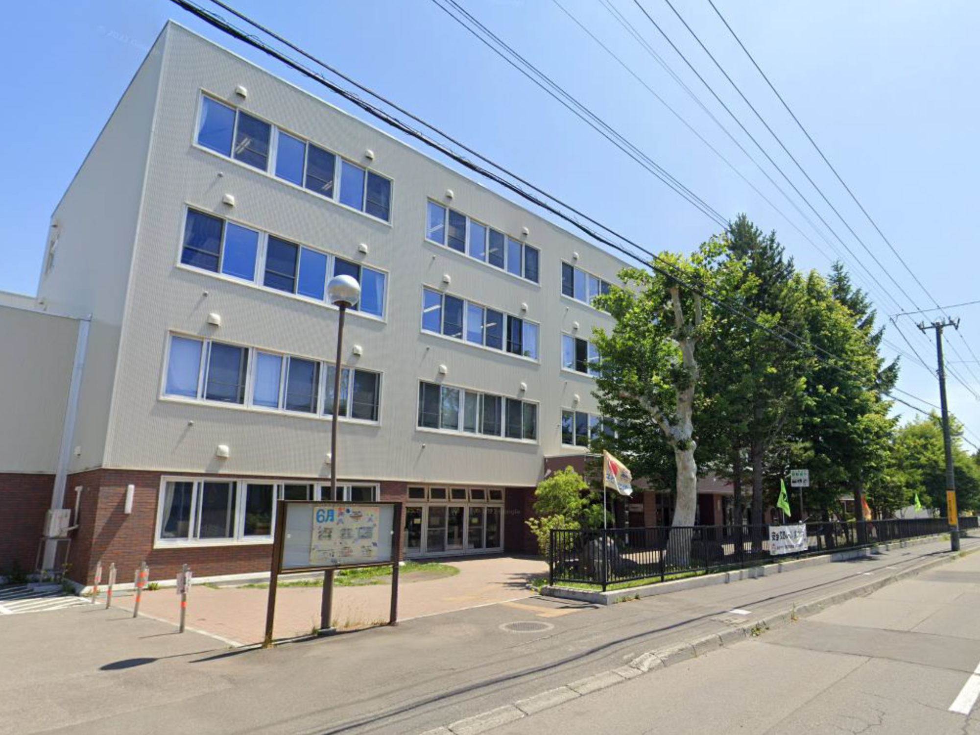 札幌市立北郷小学校まで196m