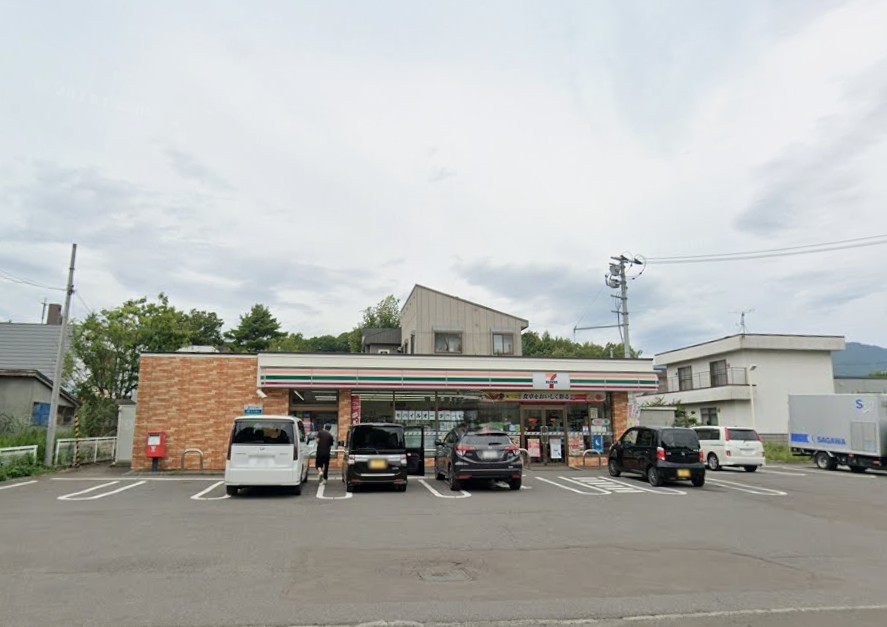 セブンイレブン札幌藤野3条2丁目店まで400ｍ