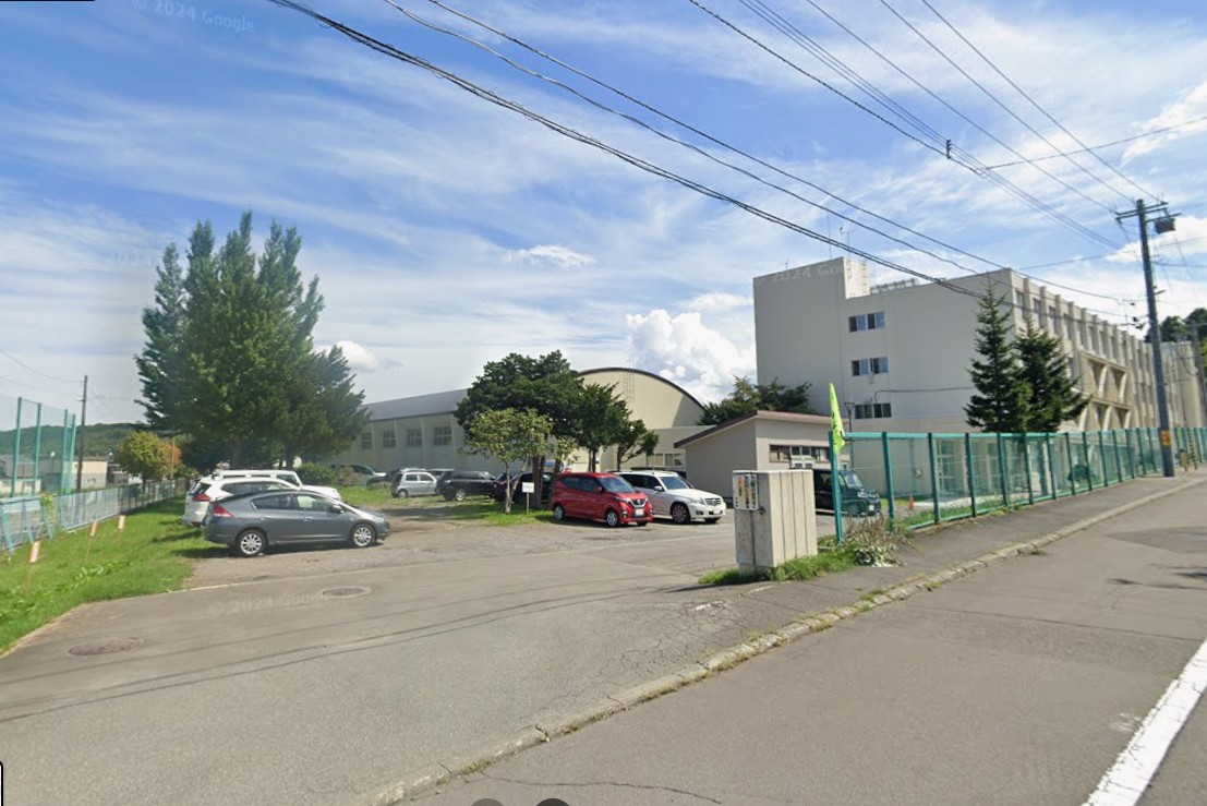 札幌市立石山中学校まで600ｍ