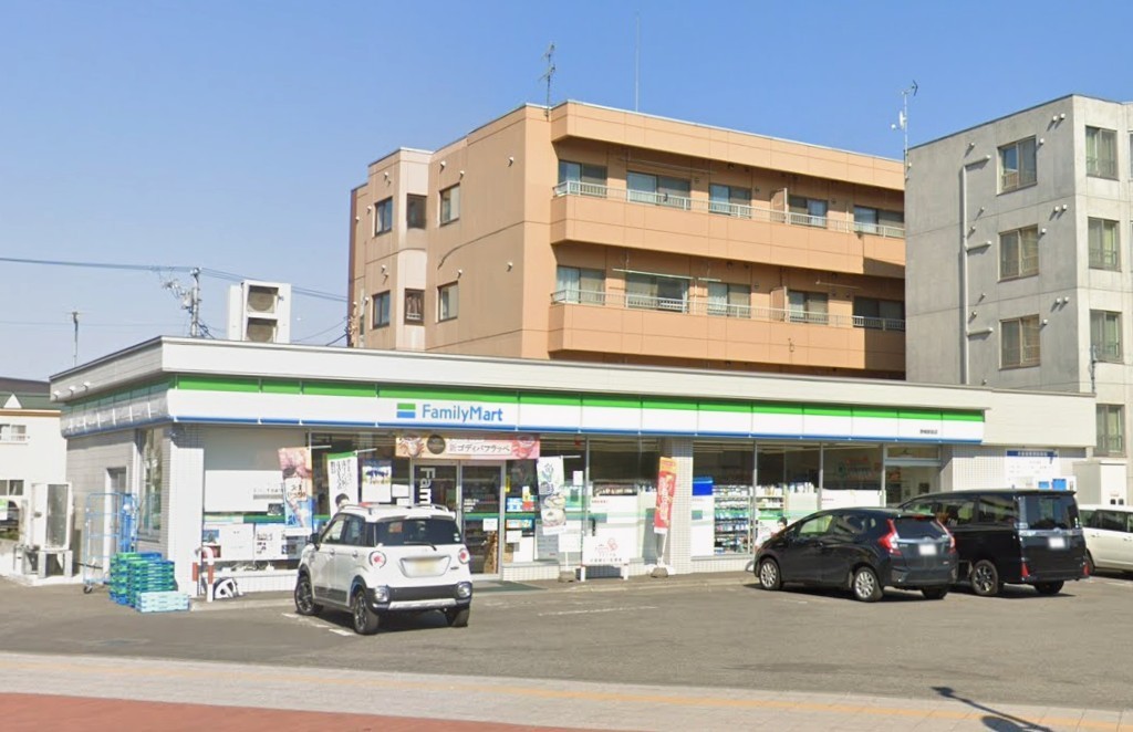 ファミリーマート野幌駅前店まで230ｍ
