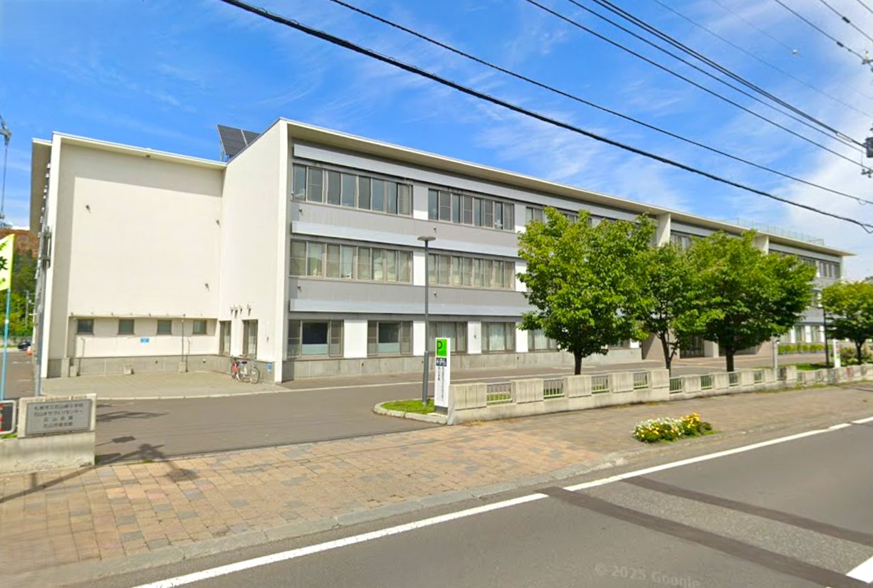 札幌市立石山緑小学校まで600m