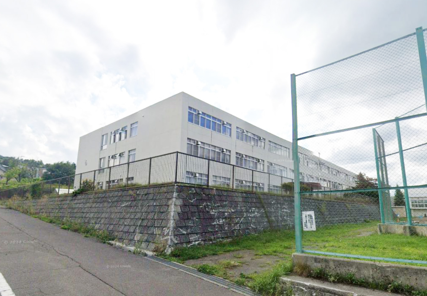 札幌市立藤野中学校まで1350ｍ