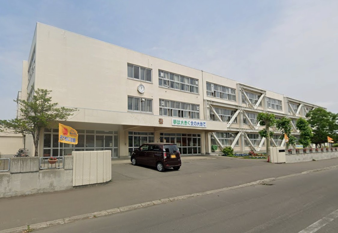 札幌市立新琴似北小学校まで1100ｍ